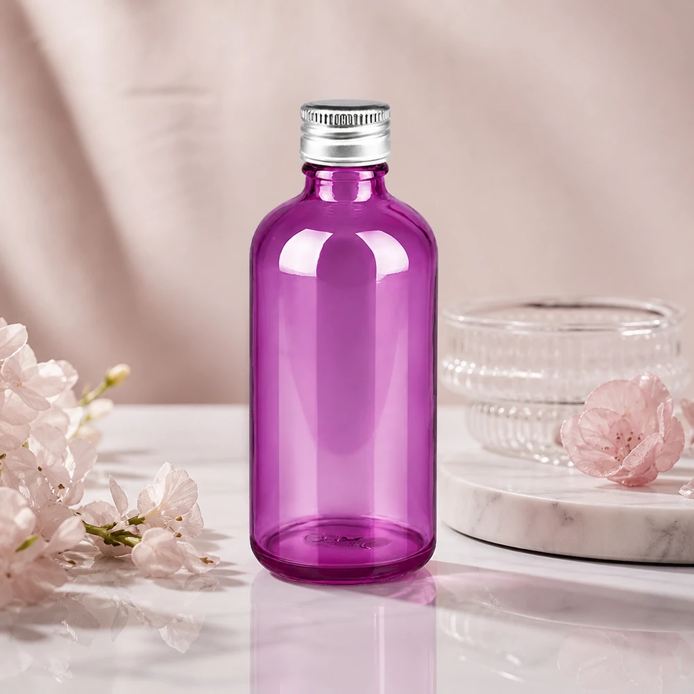 100 ml flaske. 11 mm skruelåg aluminium-sølv standard PurpleLine. UT18/100 Elegant rund 100 ml glasflaske i lilla med smal 11 mm hals til præcis dosering