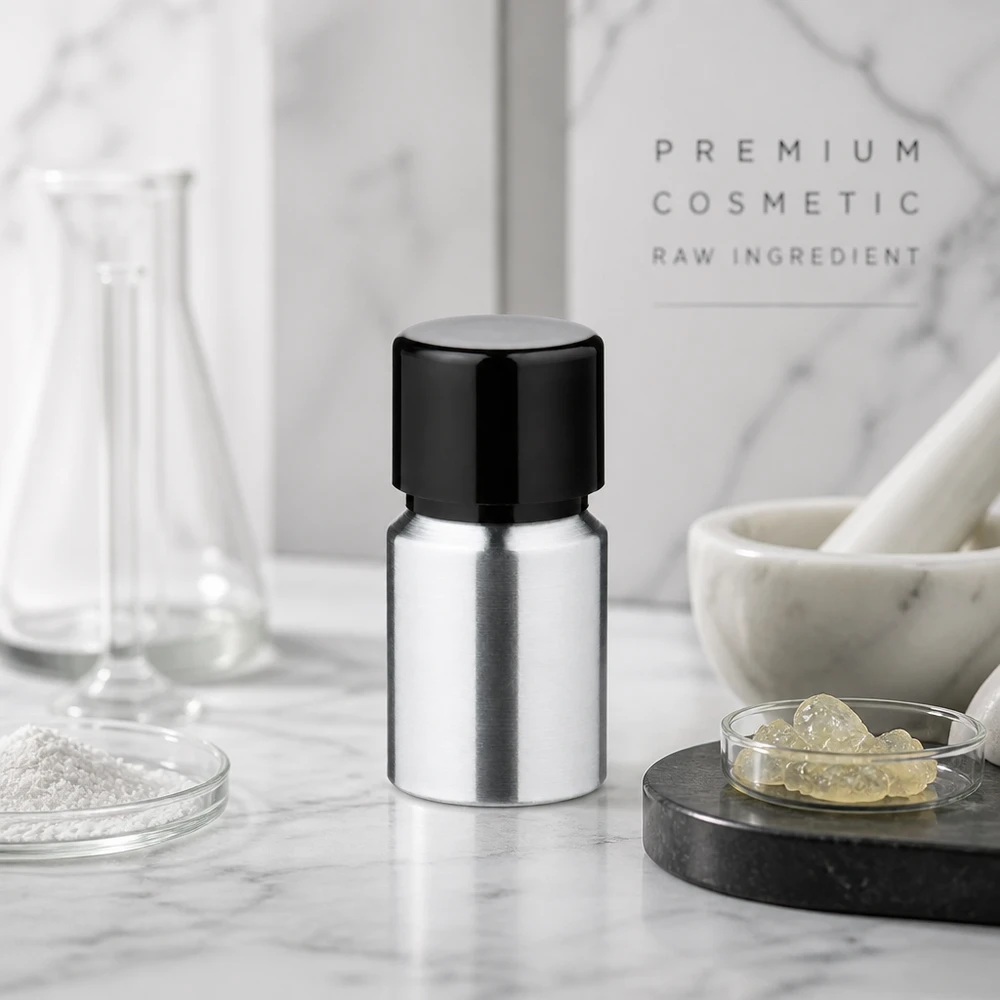 10 ml flaske i poleret aluminium med skruelåg Lille 10 ml aluminiumsflaske med mat overflade og sort hætte til kosmetiske råvarer