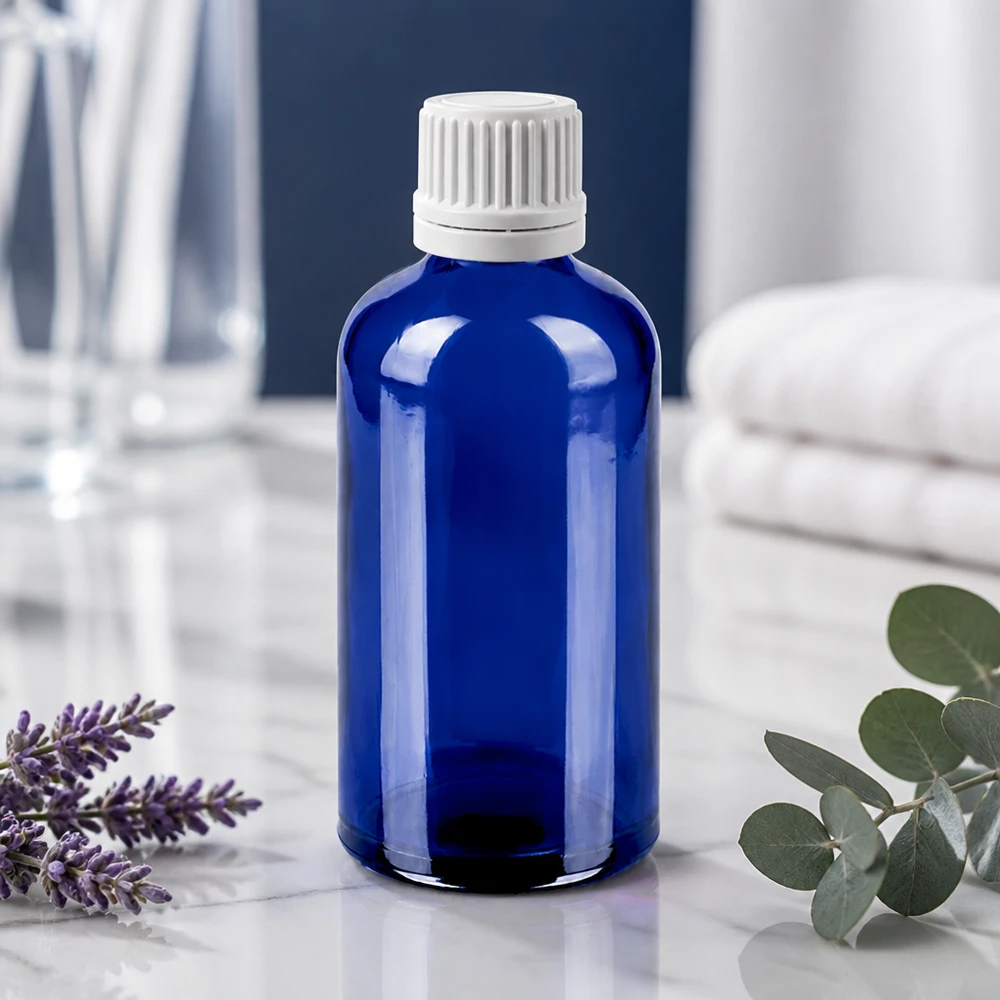 Præcis dråbeflaske 100 ml lavet af robust blåt glas med børnesikret hvid hætte