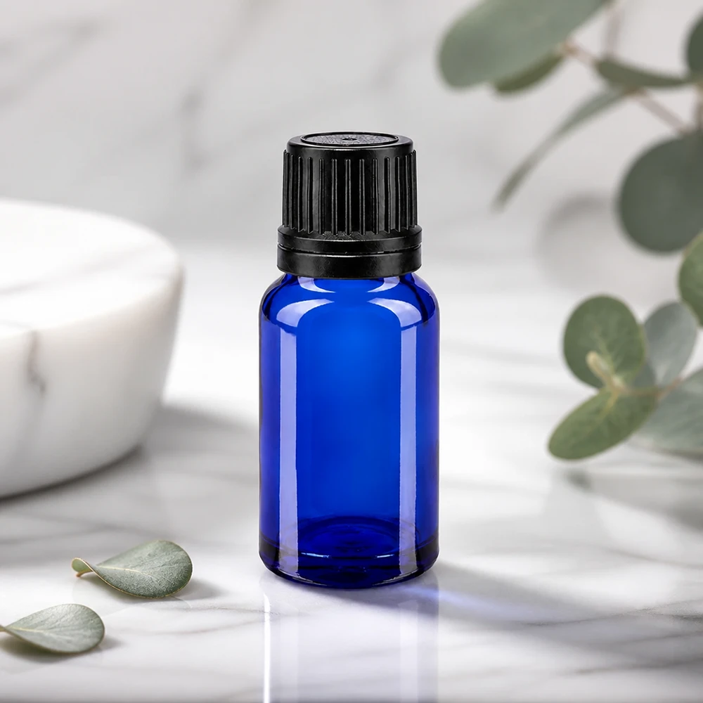 Apoteksflaske blå 10ml skruelåg sort hældeprop r. OV Miniatureapotekerglas på 10 ml i koboltblåt med børnesikret sort skruelåg