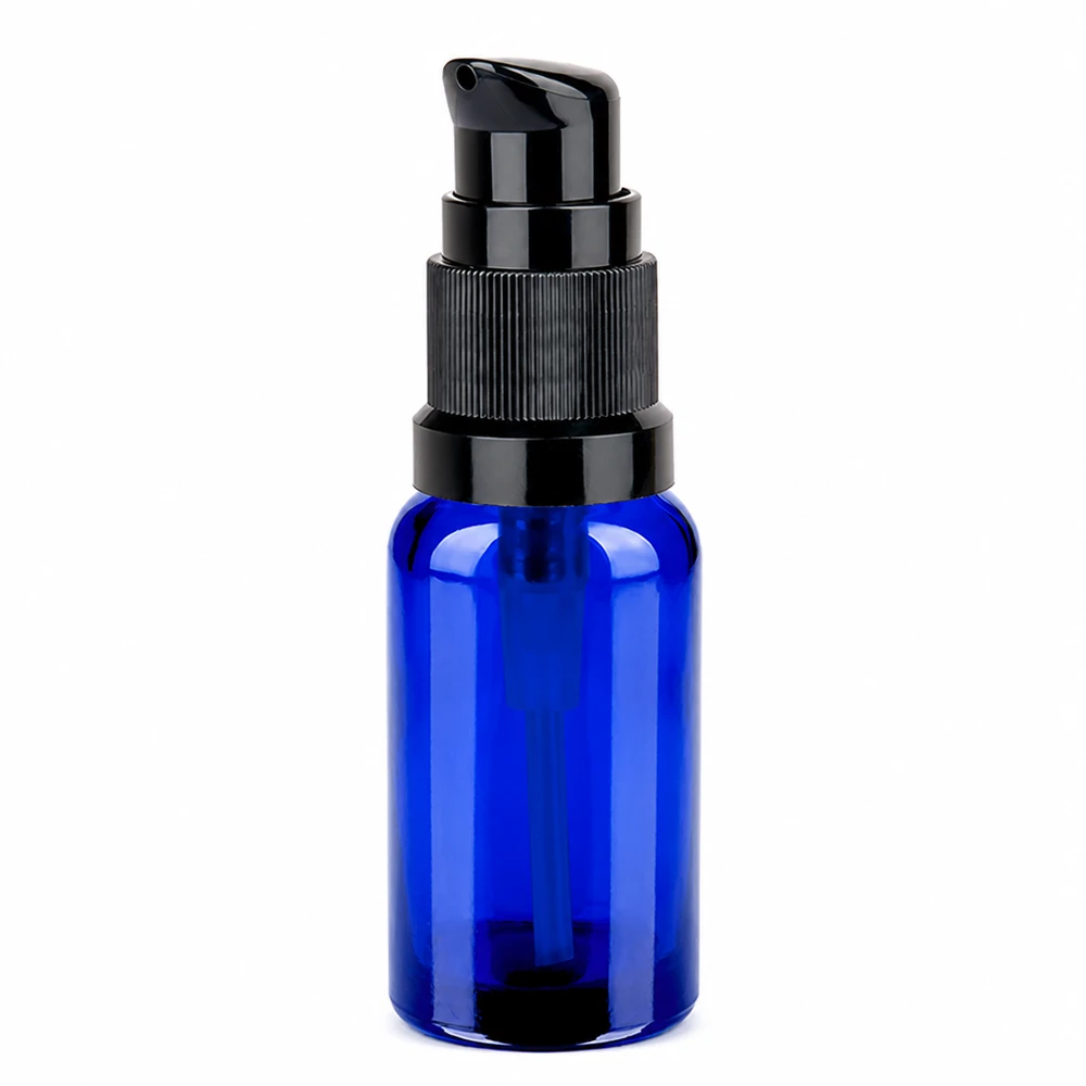 20 ml pumpeflaske sort STD BlueLine UT18/20 - blåt glas med sort pumpedispenser