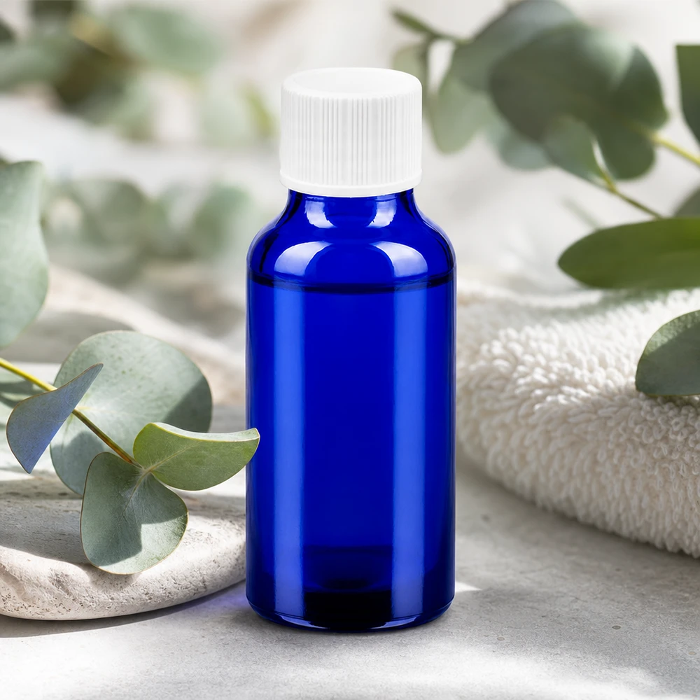 Lille 20 ml glasflaske i lyseblå med praktisk skruelåg til naturkosmetik