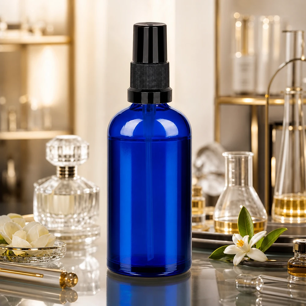 Elegant 100 ml sprayflaske STD BlueLine - sort sprayhoved på dybblåt glas til luksuskosmetik