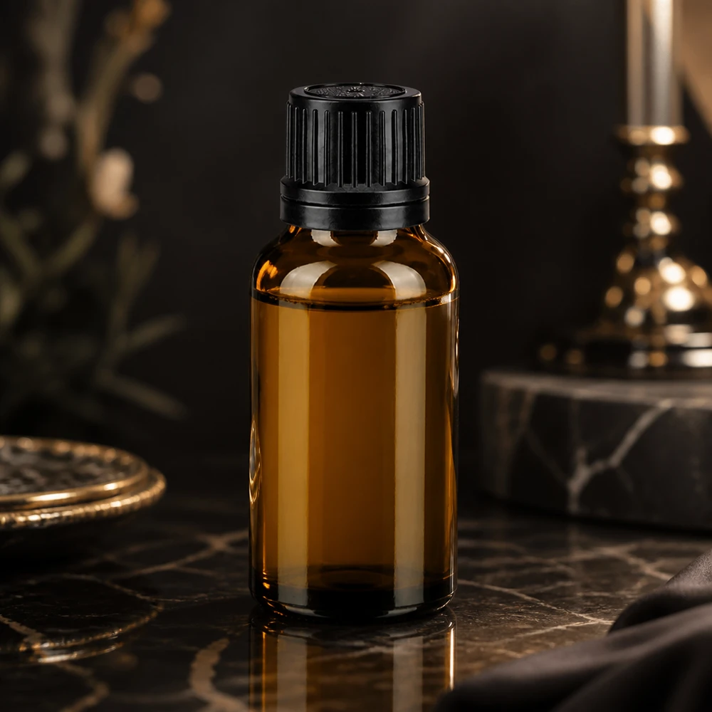 Apoteksflaske brun 20ml dryp v. Pr. 1mm sort OV 20 ml apotekerdråbeflaske af brunt glas med sort børnesikret låg på marmor