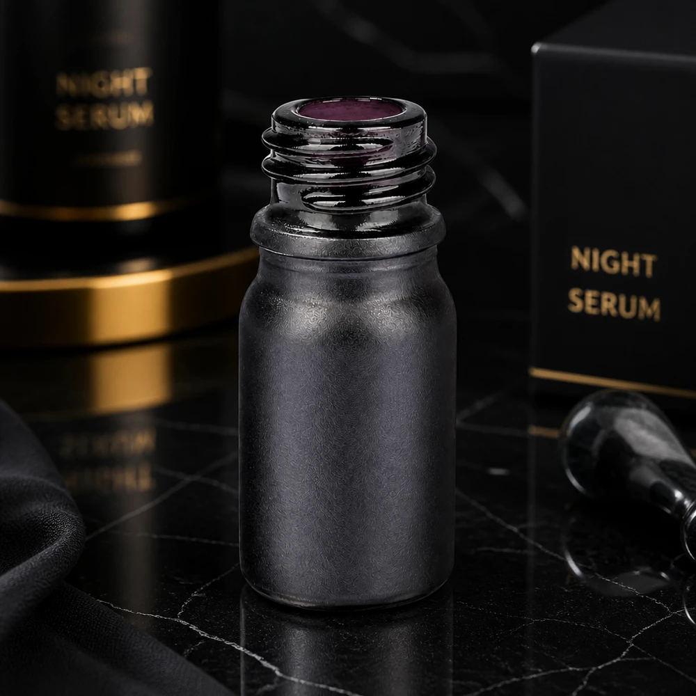 5 ml Apoteksflaske BlackLine UT18/5 UNiTWIST Sort 5 ml apoteksflaske BlackLine UT18/5 lavet af violet glas til kosmetik og natserum