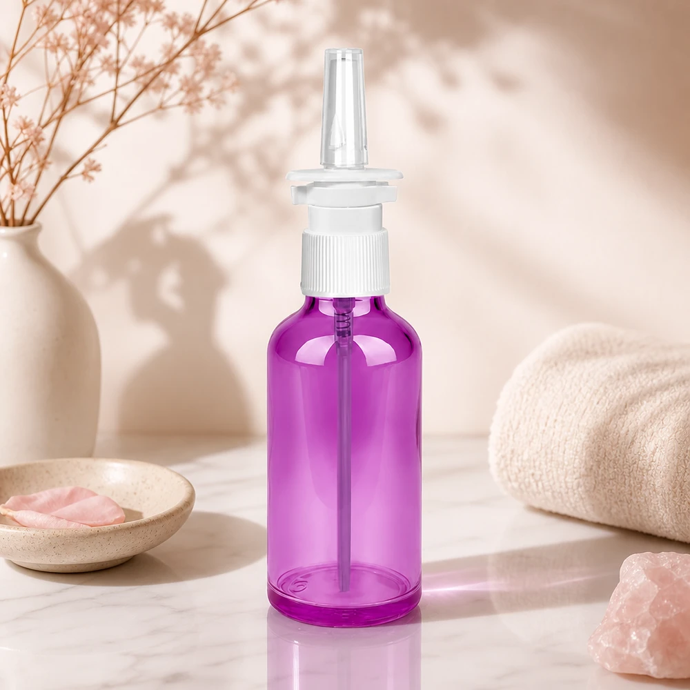 50 ml næsesprayflaske hvid/transparent standard PurpleLine. UT18/50 50 ml næsesprayflaske af høj kvalitet med gennemsigtig violet finish og professionelt spraysystem