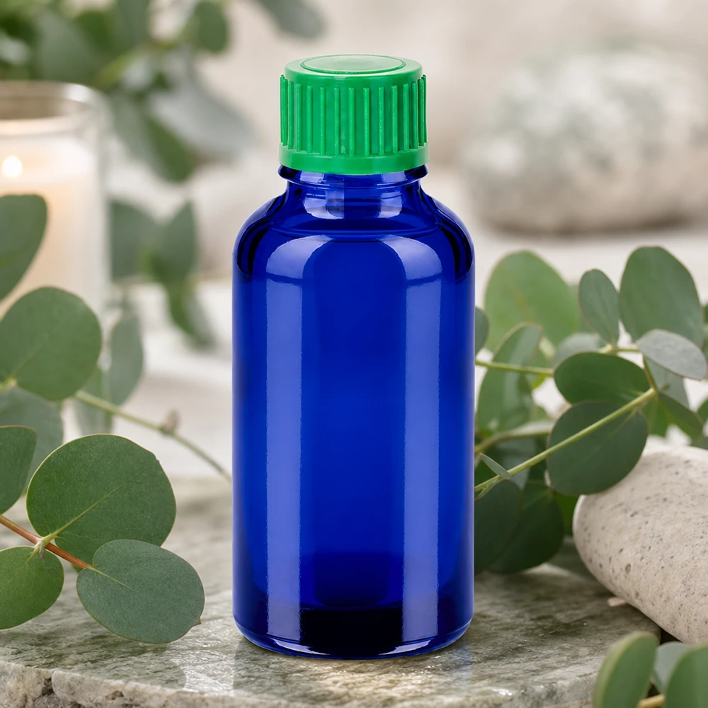 30 ml glasflaske af høj kvalitet i elegant blå med praktisk grønt skruelåg