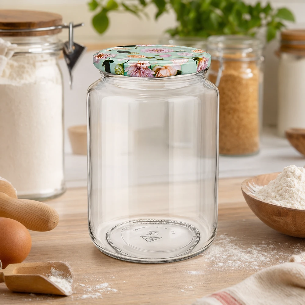795 ml rund glas + BasicSeal låg Blume mint UNiTWIST 795 ml rund krukke med BasicSeal blomsterlåg mynte i bagekøkken, mel og bageingredienser på træbordplade