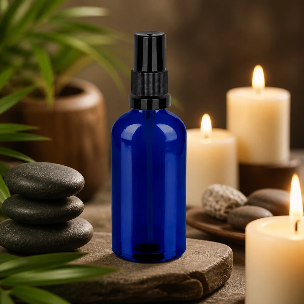 Elegant blå sprayflaske 100 ml med ergonomisk design - ideel til wellness og spa