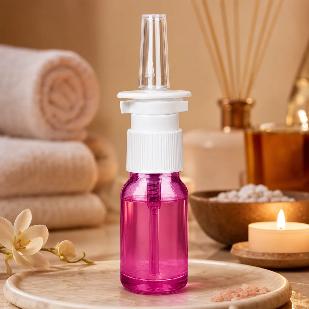 10 ml næsesprayflaske hvid/transparent standard PurpleLine. UT18/10 Medicinflaske 10 ml med næsespraypumpe i lilla, lyst glas til wellness og aromaterapi