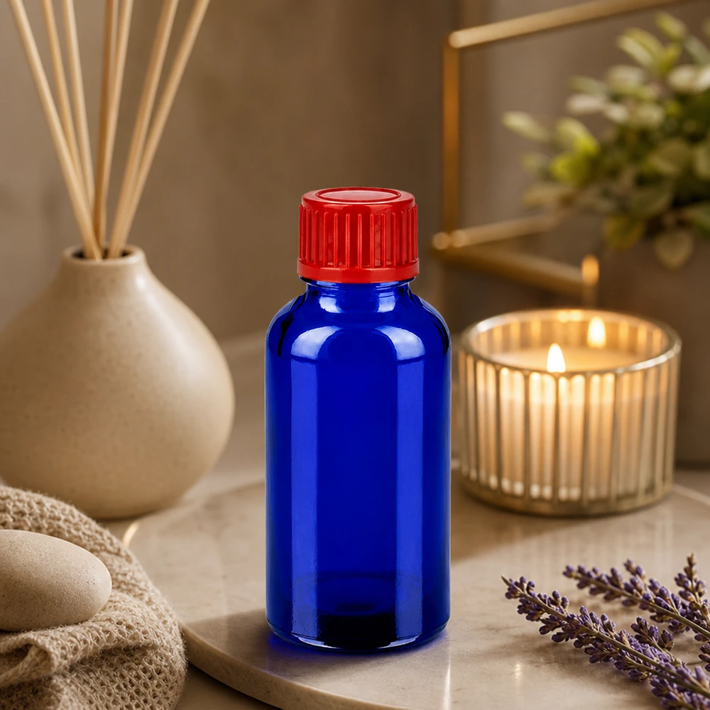 30 ml flaske 11 mm SV rød STD BlueLine UT18/30 Robust 30 ml glasflaske med UV-beskyttelse takket være blåt glas og sikker rød hætte