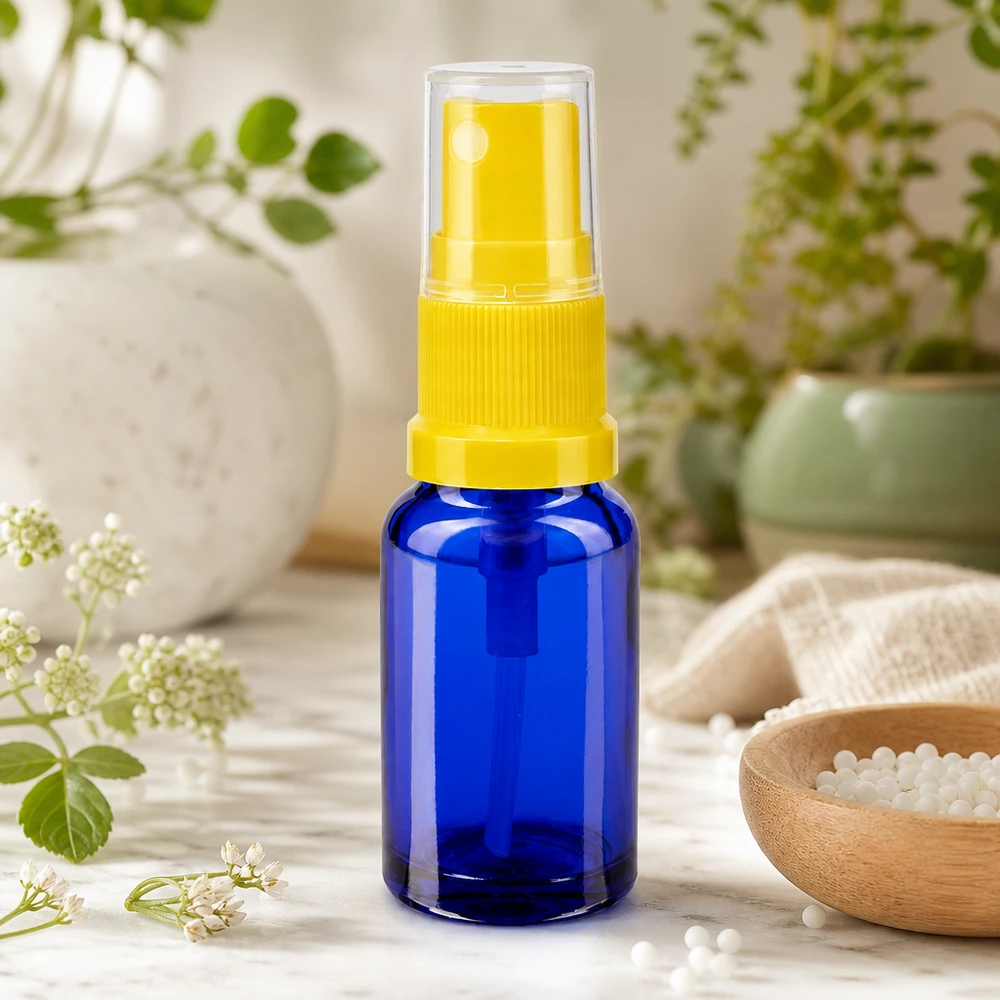 Apotekerflaske blå 30 ml spraytilbehør gul Blå 30 ml forstøverflaske af UV-beskyttende glas med gul forstøverhoved og gennemsigtig hætte