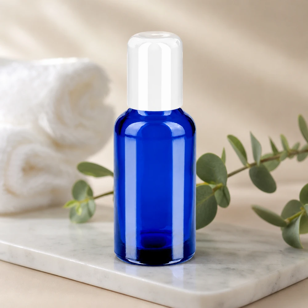 30 ml roll-on-flaske med hvid STD-hætte i lyseblåt glas til kosmetik