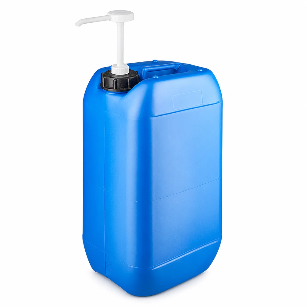 Blå 15-liters plastdunk med hvid doseringspumpe på sort skruelåg