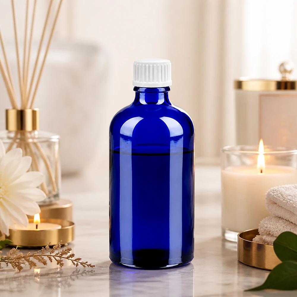 Elegant blå glasflaske 100 ml med hvid dråbehætte til aromaterapi og æteriske olier