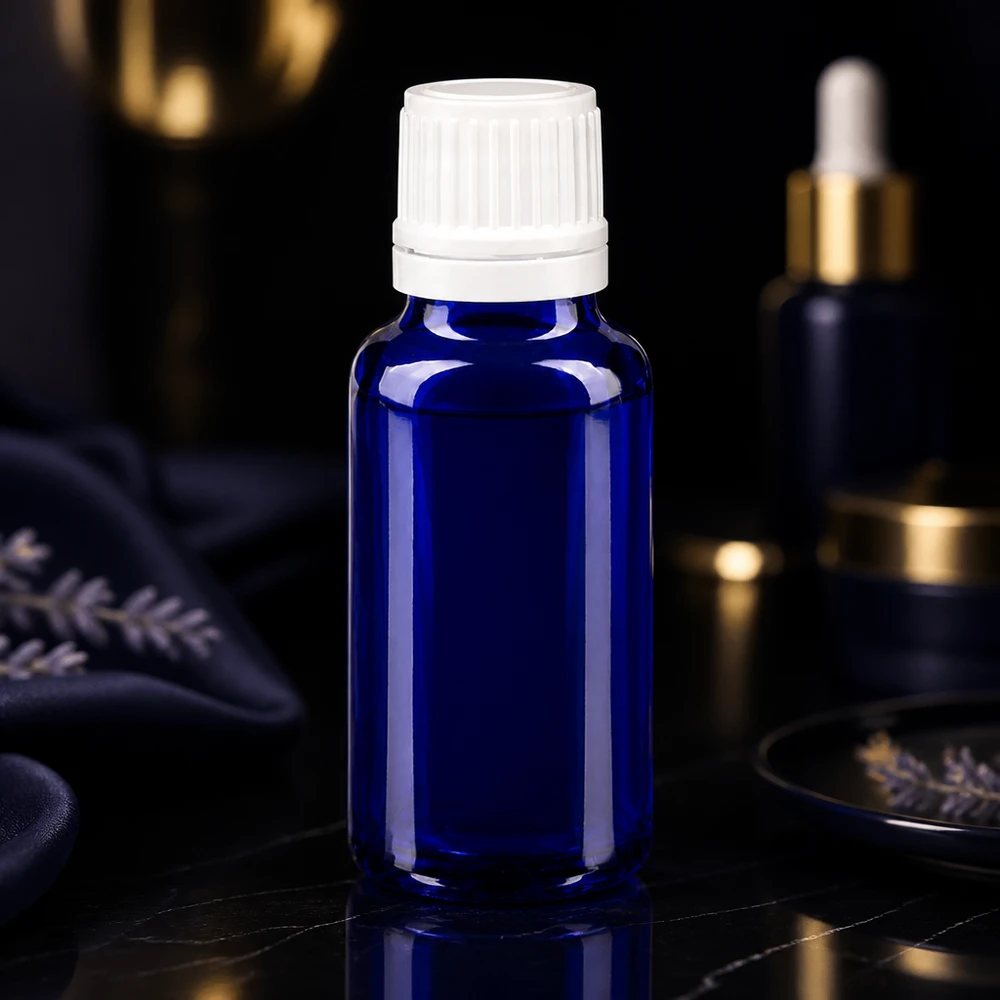 Blå 20 ml glasflaske med hvid skruelåg og dråbeindsats til æteriske olier