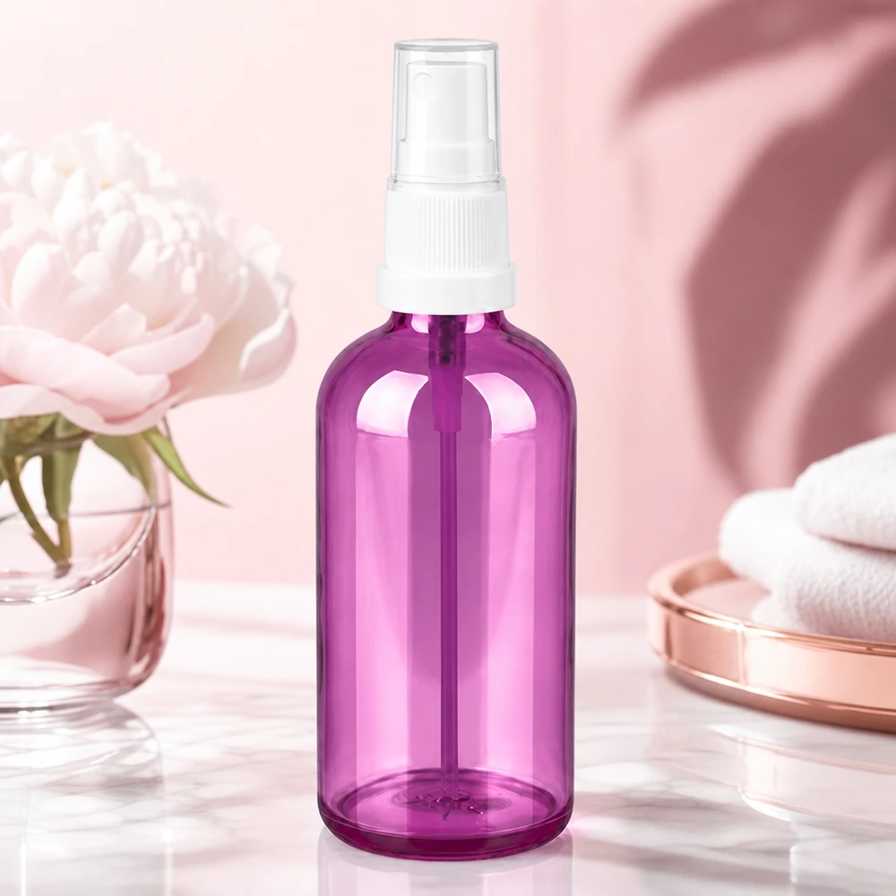 100 ml sprayflaske hvid/transparent Standard PurpleLine UT18/100 100 ml sprayflaske fremstillet af gennemsigtig plast af høj kvalitet i en elegant lilla farve