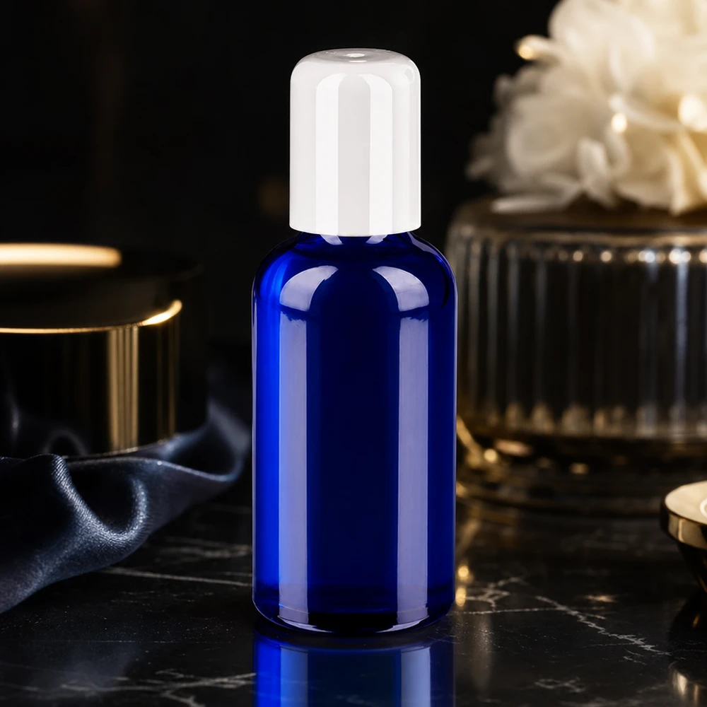 50 ml roll-on flaske hvid STD BlueLine UT18/50 Elegant 50 ml roll-on-flaske i lyseblå med hvid hætte til stilfuld produktpræsentation