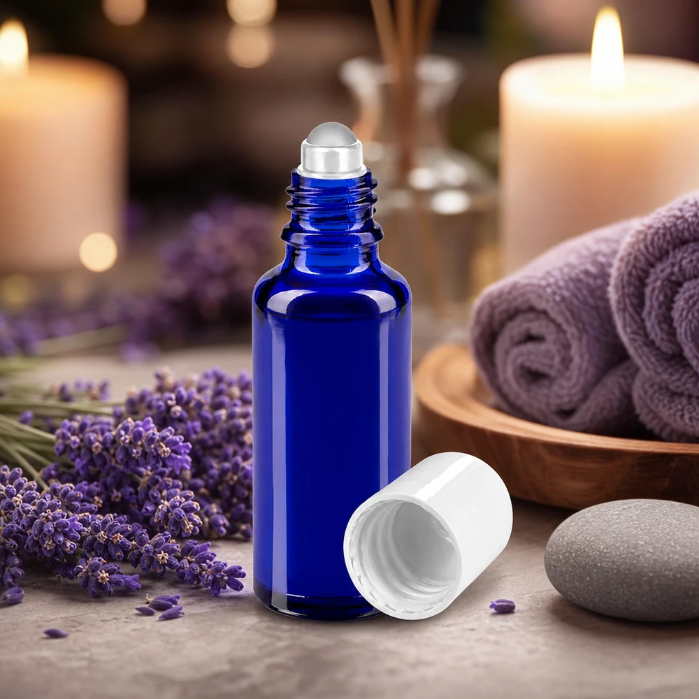 Apoteksflaske blå 30 ml roll-on-hætte hvid 30 ml roll-on-flaske af koboltblåt apotekerglas med hvid standardprop
