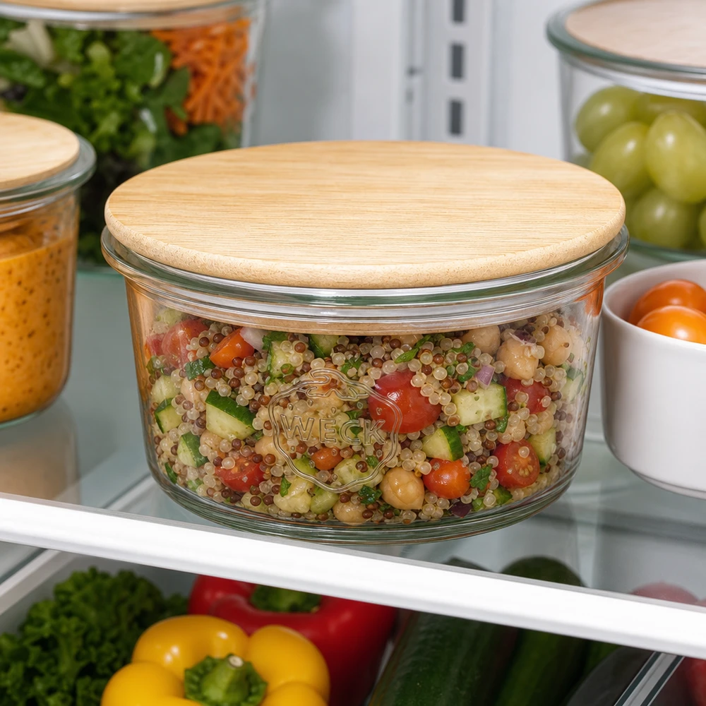 50 ml mini Briller WECK RR60 med trælåg WECK Mini Sturzglas 50ml mit Quinoa-Salat gefüllt im Kühlschrank - perfekt für Meal Prep und gesunde Vorratshaltung