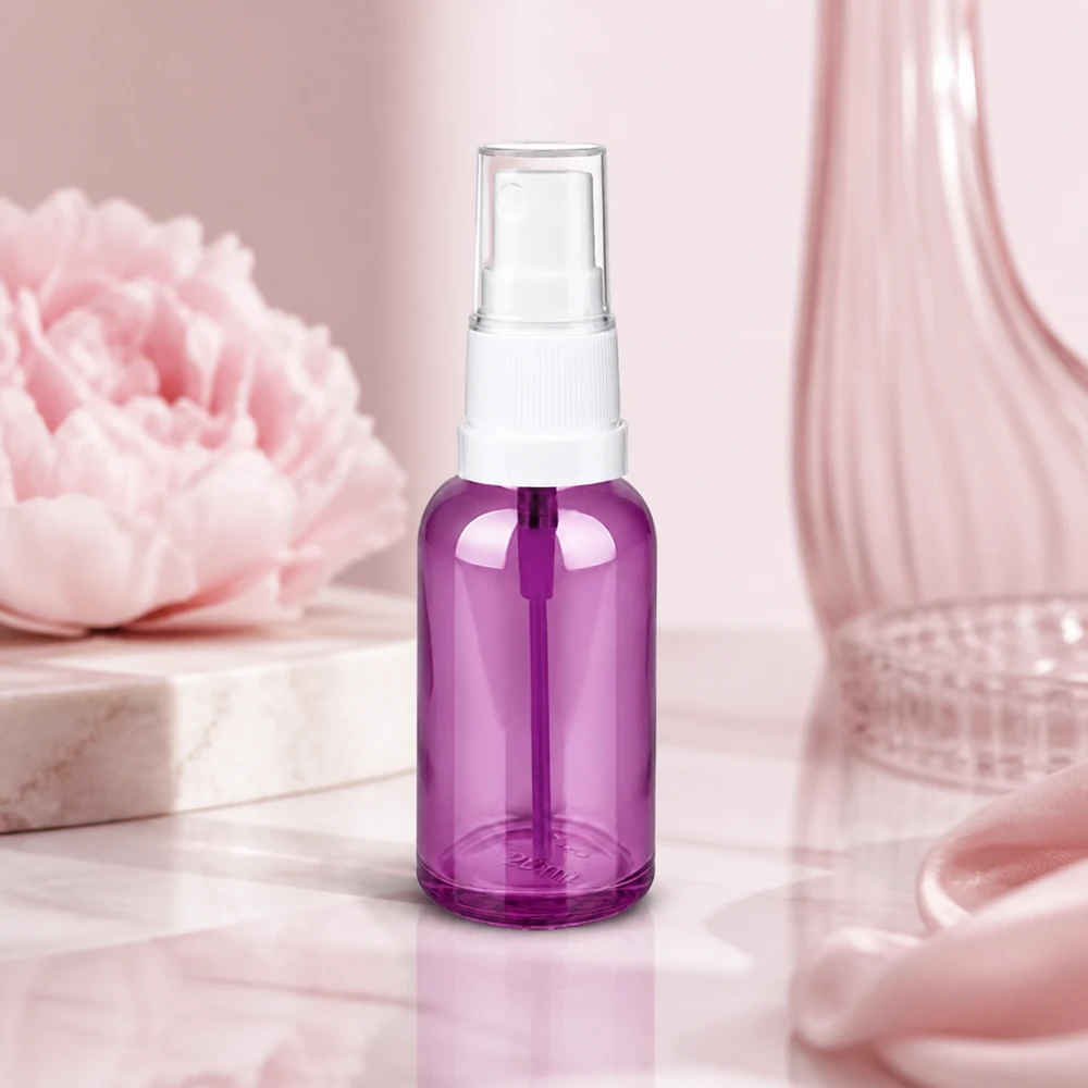 Kompakt pumpeflaske 30 ml i elegant lilla design til mobil brug af sprays