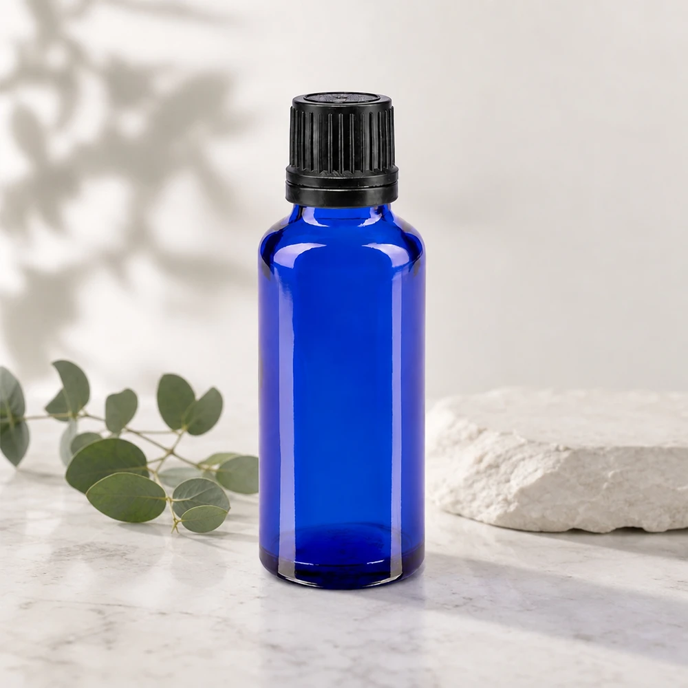 Farmaceutisk 30 ml blå glasflaske med sort skruelåg og dråbeindsats