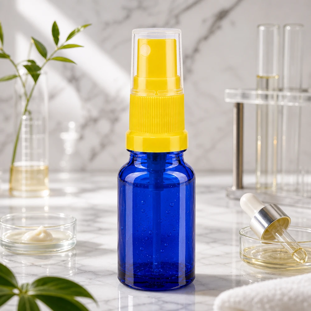 10 ml sprayflaske gul/tr. STD BlueLine UT18/10 Kompakt 10 ml sprayflaske i blå med gult sprayhoved BlueLine UT18 10 til kosmetik