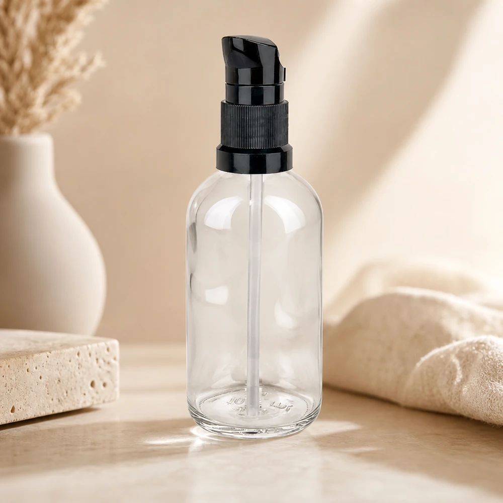 100 ml pumpeflaske sort STD ClearLine UT18/100 Tom 100 ml flaske af klart glas med sort doseringspumpe, ClearLine UT18, genopfyldelig kosmetikflaske