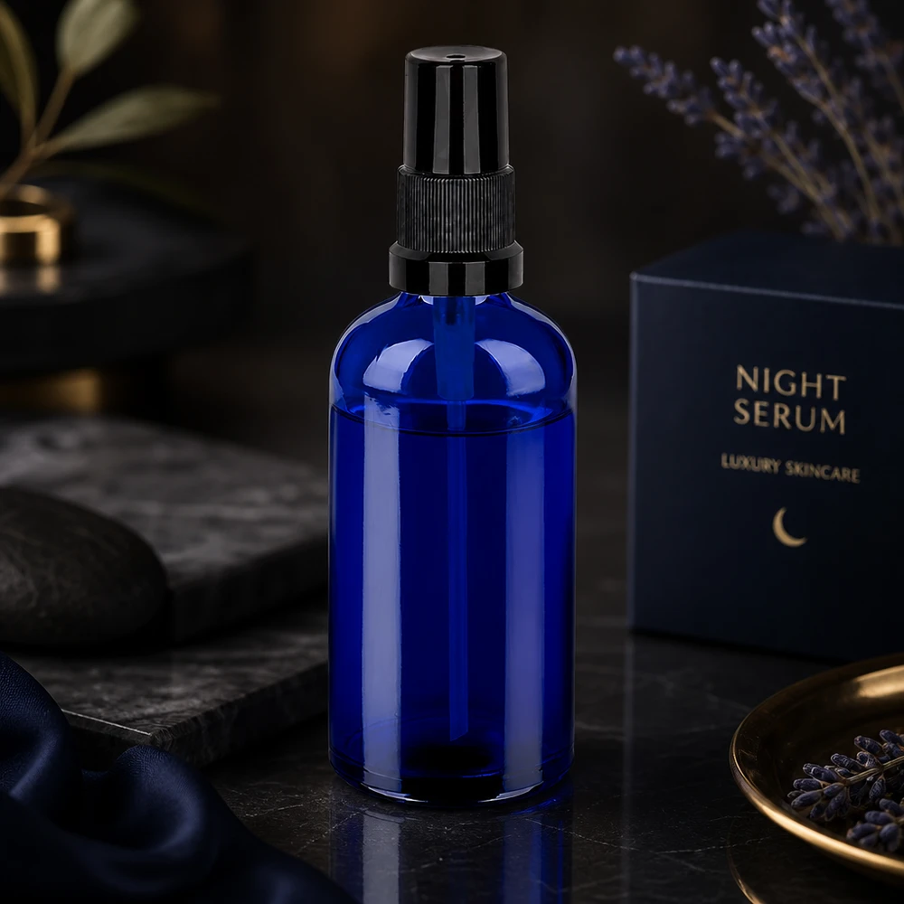 Elegant glassprayflaske 100 ml i blå med mat sort pumpeenhed - STD BlueLine UT18/100