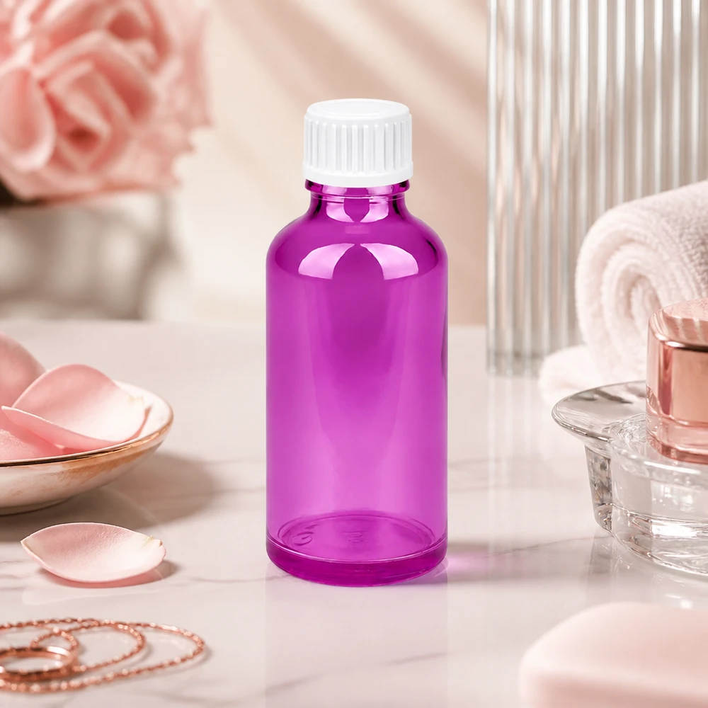 50 ml (globule) flaske 3 mm hældering hvid Standard PurpleLine. UT18/50 50 ml glasflaske af høj kvalitet i transparent violet med hvidt skruelåg til skønhedsprodukter