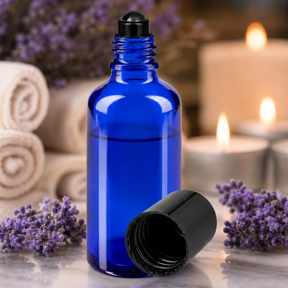 50 ml roll-on-flaske af koboltblåt beskyttelsesglas med sort kugleapplikator til aromaterapi