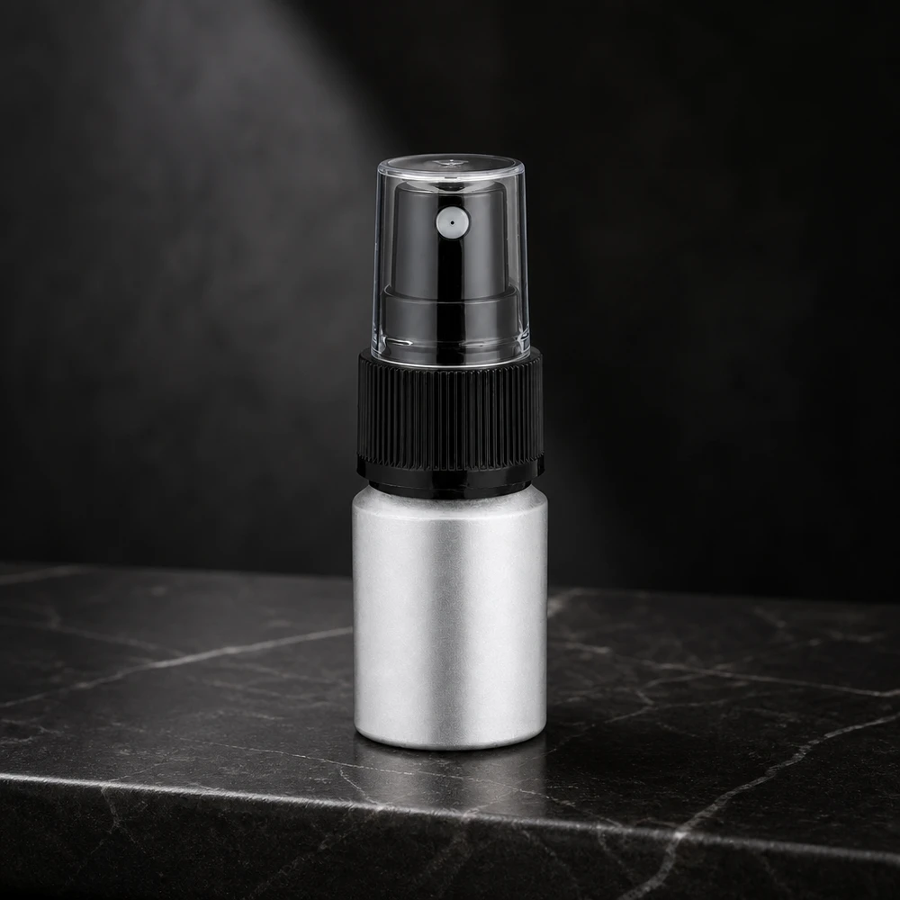 10 ml farvet aluminiumsflaske med forstøver 10 ml aluminiumsflaske med sort pumpesprøjte, kompakt og praktisk til mobile anvendelser