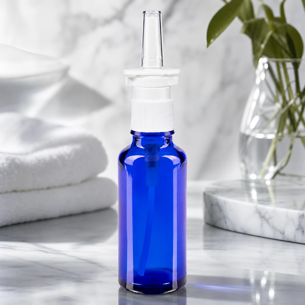 30 ml næsesprayflaske af koboltblåt glas med hvidt pumpehoved til farmaceutiske formål
