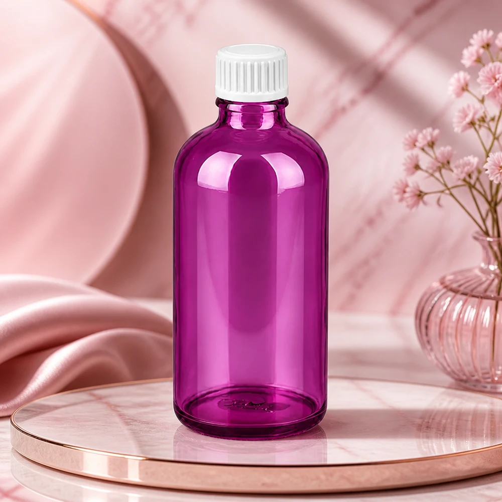 100 ml (globule) flaske 3 mm hældering hvid Standard PurpleLine. UT18/100 Rund 100 ml glasflaske i lyslilla med ergonomisk design for nem håndtering