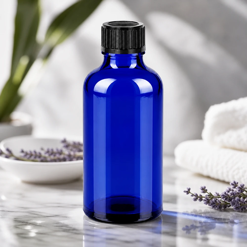50 ml apoteksflaske lavet af UV-beskyttende koboltblåt glas med sort, sikker hætte