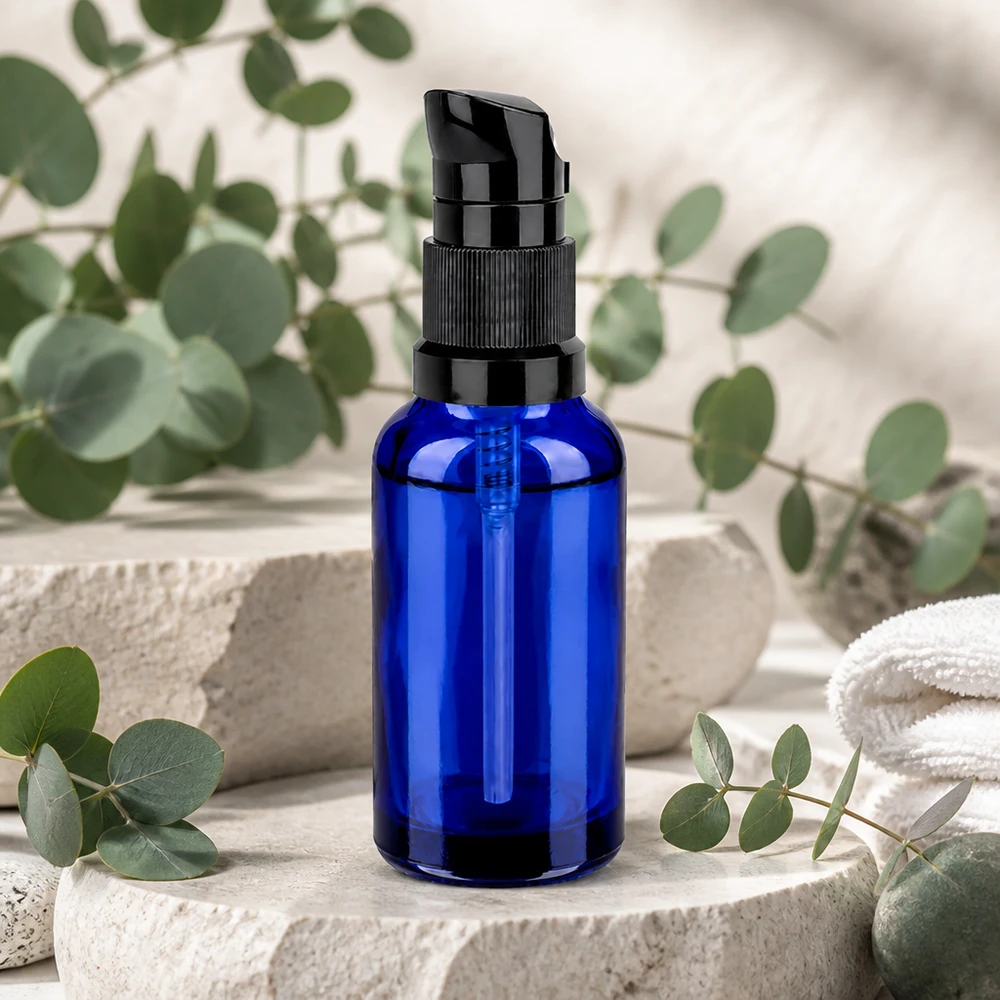Kompakt 30 ml BlueLine-pumpeflaske med blåt glas og UV-beskyttelse til naturkosmetik