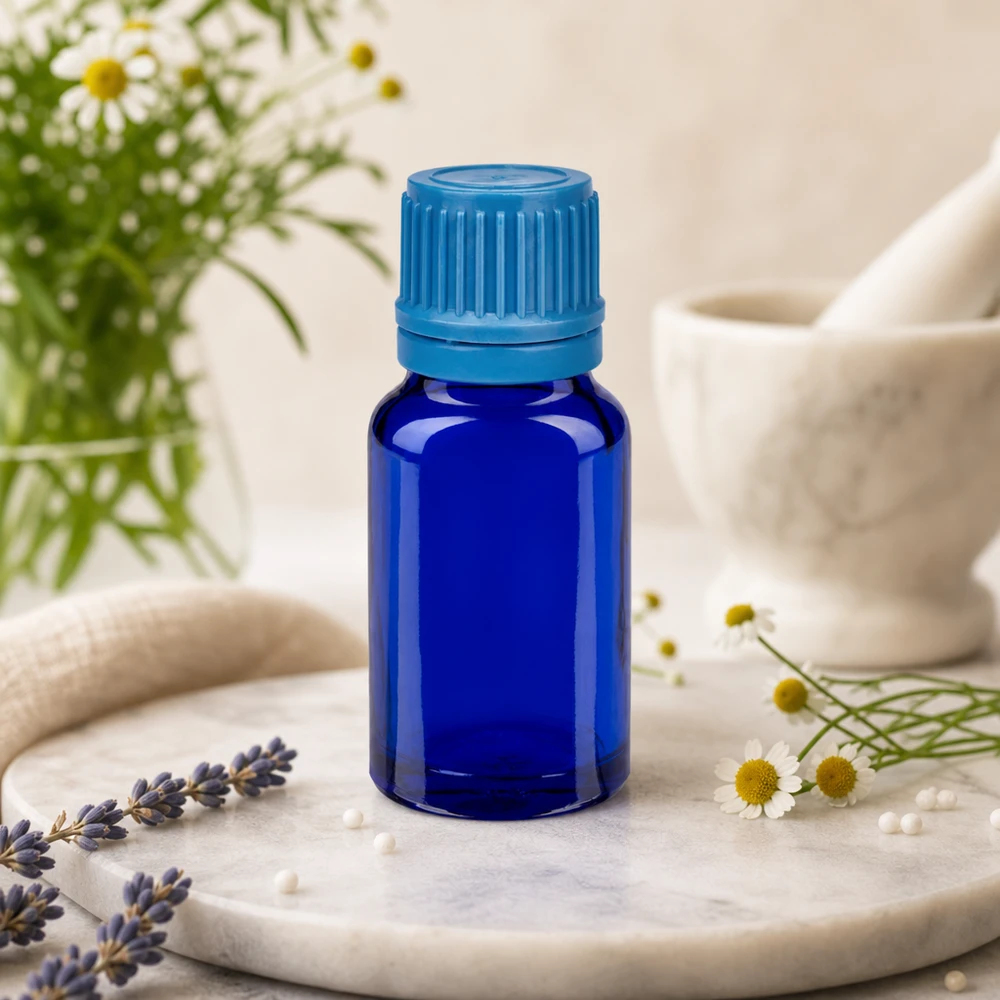 10 ml smagsflaske af UV-beskyttende blåt glas med børnesikkert låg, der kan manipuleres.