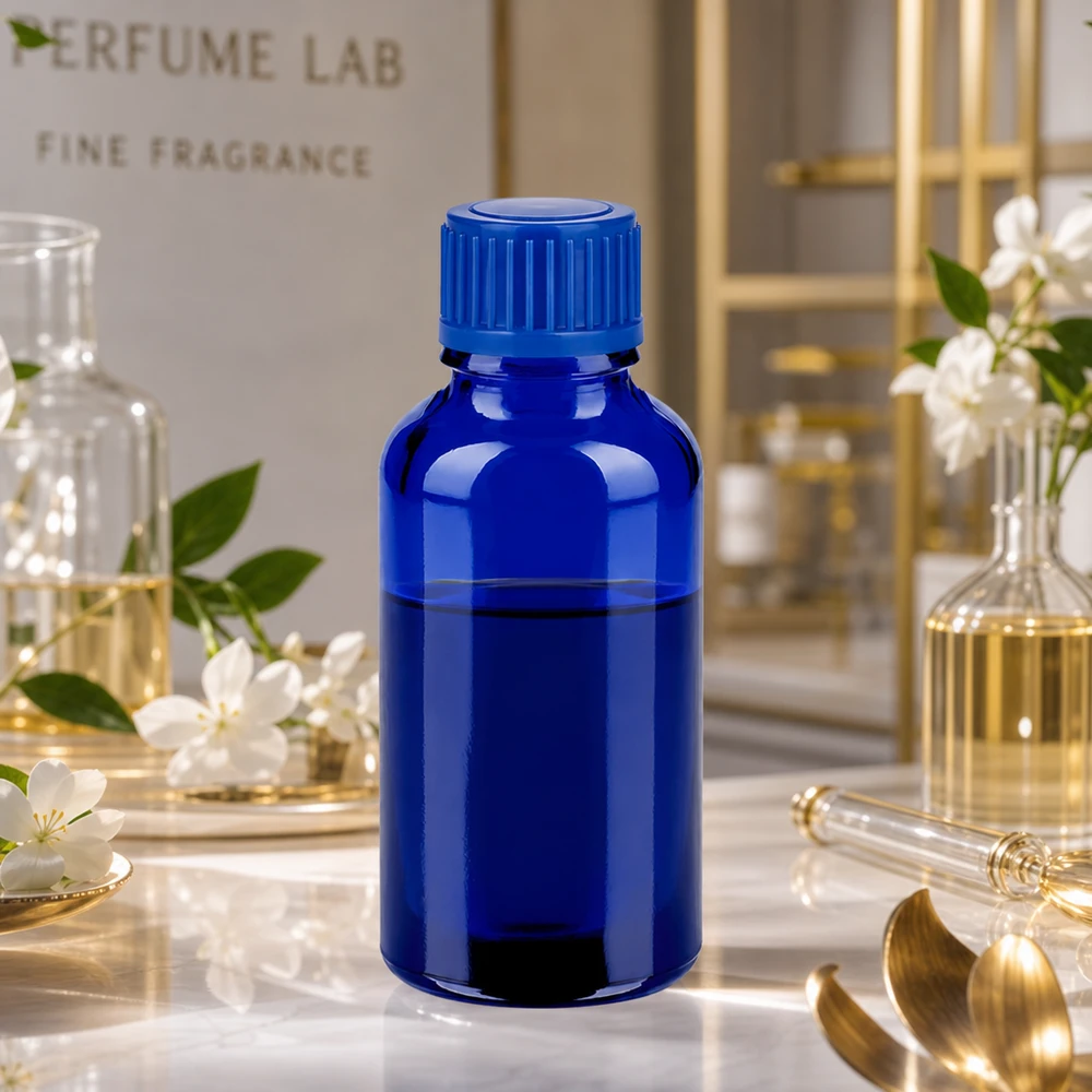 Lille 30 ml glasflaske i lyseblå, ideel til parfume og essenser