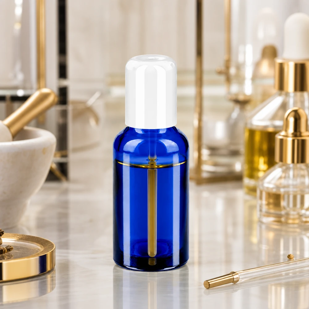 Elegant 30 ml roll-on-flaske lavet af UV-beskyttende koboltglas med hvid standardhætte